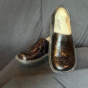 Women’s size 9 Alegria embossed Black leather loafers